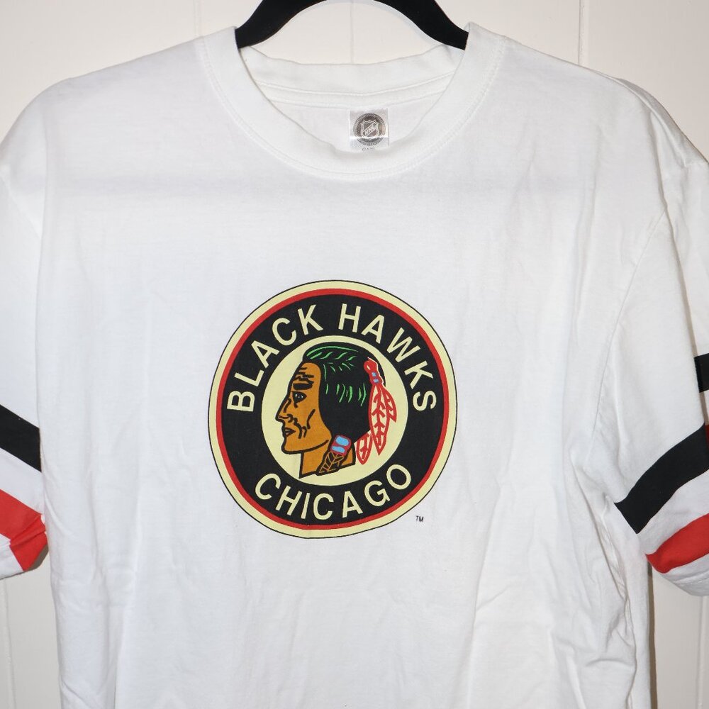 💛‎ 2 for $15 💛 Chicago Blackhawks NHL Graphic T-Shirt – White (Men’s M) - Picture 3 of 10